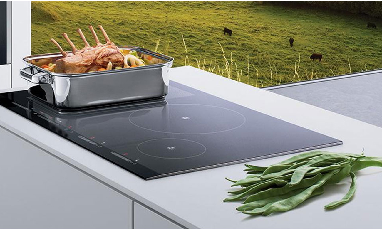 Oświetlenie halogenowe w Whirlpool AKR421IX srebrny